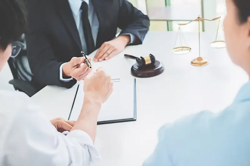  Usługi prawnicze i różne specjalizacje